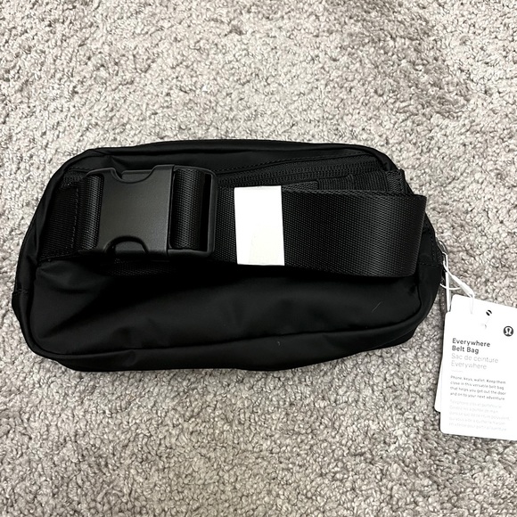 Lululemon Everywhere belt bag black NWT - Picture 2 of 5